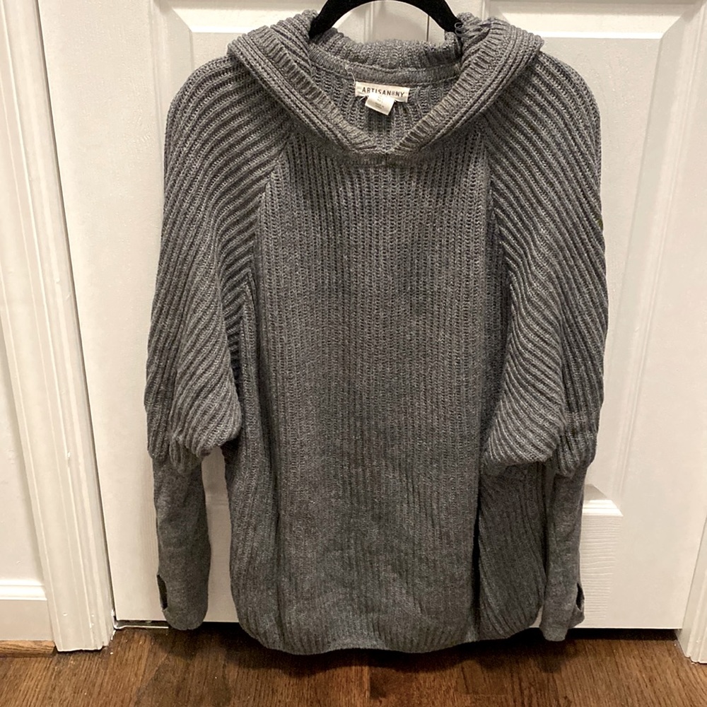 Super cute hooded sweater size L!